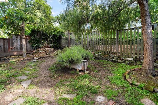 3756 Balfour Ave, Oakland, CA 94610