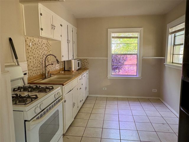 705 N Derby Street, Denison, TX 75020