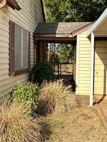 705 N Derby Street, Denison, TX 75020