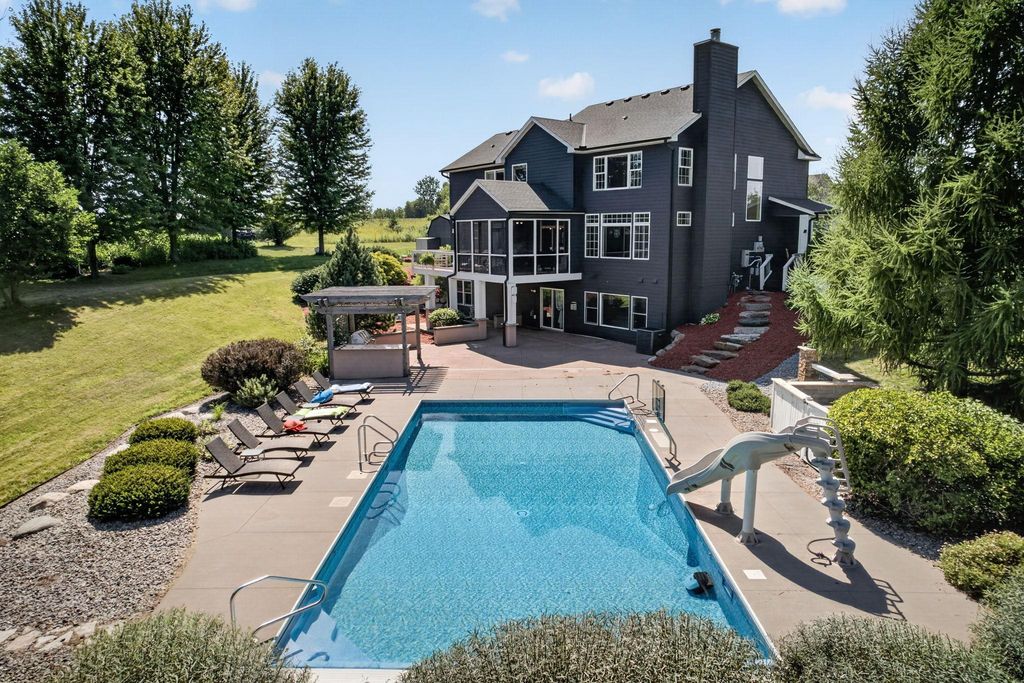 25365 Newport Avenue, New Prague, MN 56071 — exterior