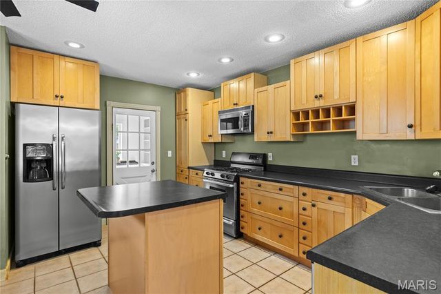 210 McKinley Avenue, Edwardsville, IL 62025