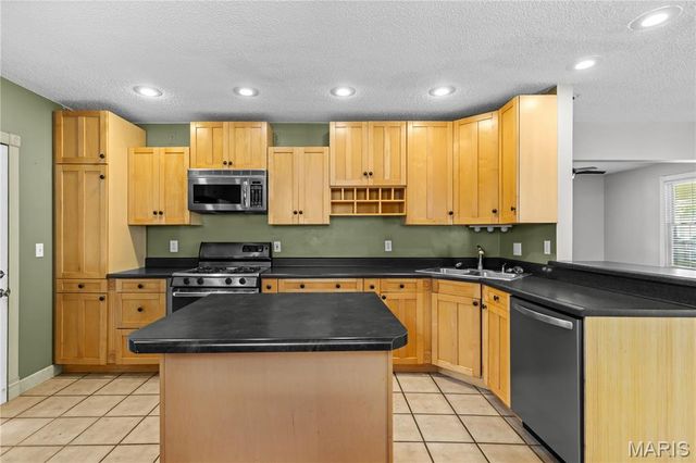 210 McKinley Avenue, Edwardsville, IL 62025