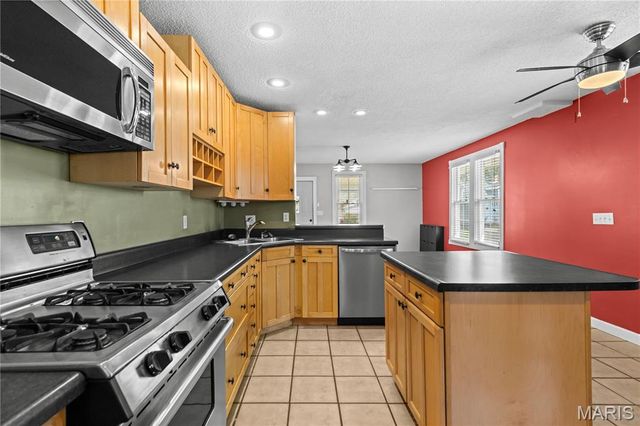 210 McKinley Avenue, Edwardsville, IL 62025