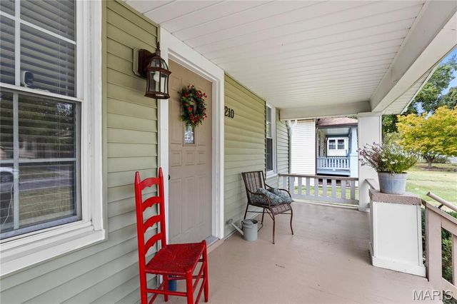 210 McKinley Avenue, Edwardsville, IL 62025