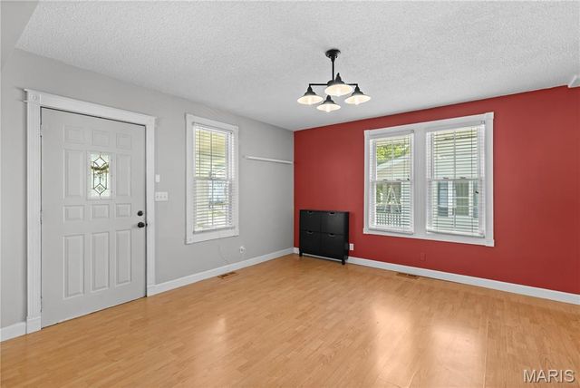 210 McKinley Avenue, Edwardsville, IL 62025