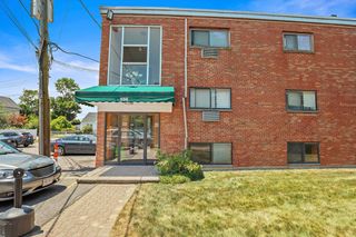 596 American Legion Hwy 5, Boston, MA 02131