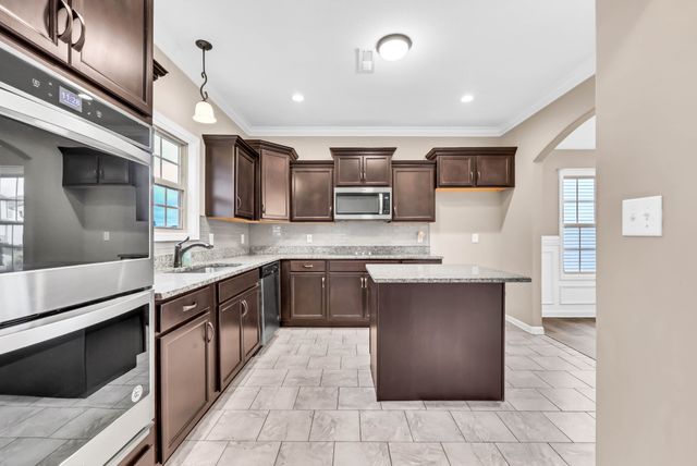 1525 Citadel Ct, Clarksville, TN 37042