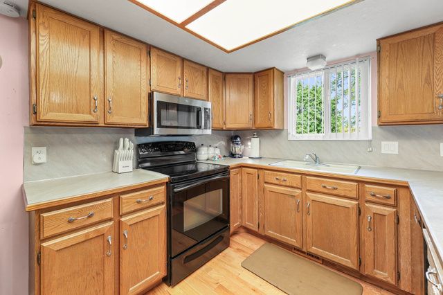6669 S SEDONIA CT, West Jordan, UT 84081