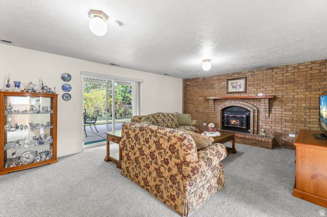 6669 S SEDONIA CT, West Jordan, UT 84081