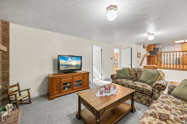 6669 S SEDONIA CT, West Jordan, UT 84081