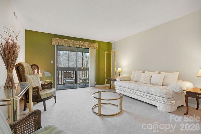 1904 Abbey Circle, Asheville, NC 28805