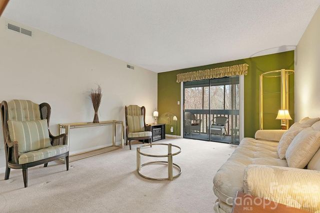 1904 Abbey Circle, Asheville, NC 28805