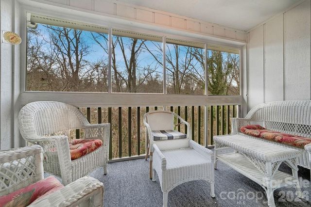 1904 Abbey Circle, Asheville, NC 28805