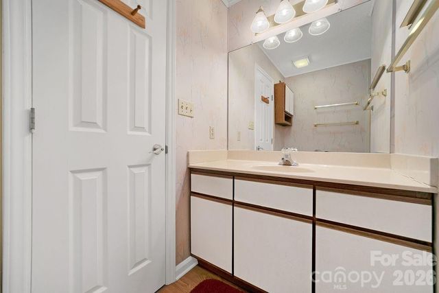 1904 Abbey Circle, Asheville, NC 28805