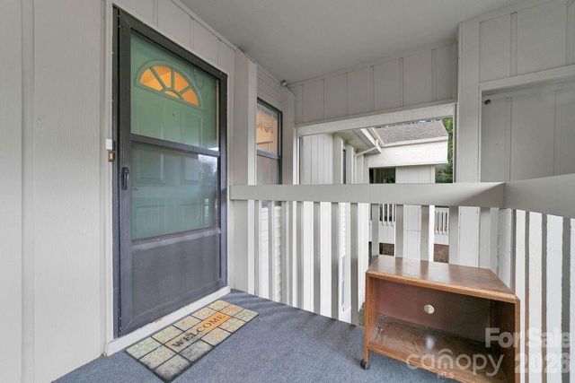 1904 Abbey Circle, Asheville, NC 28805