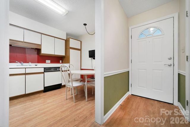 1904 Abbey Circle, Asheville, NC 28805