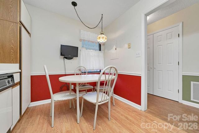 1904 Abbey Circle, Asheville, NC 28805