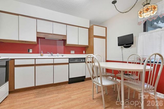 1904 Abbey Circle, Asheville, NC 28805