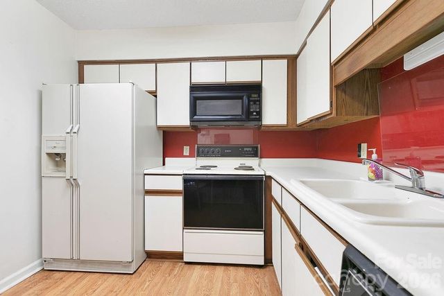 1904 Abbey Circle, Asheville, NC 28805