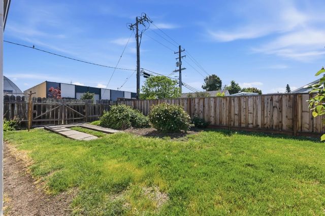 937 Mc Cue Avenue, San Carlos, CA 94070