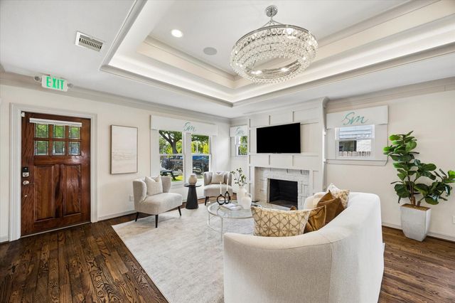 638 Heights Boulevard, Houston, TX 77007