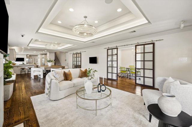 638 Heights Boulevard, Houston, TX 77007
