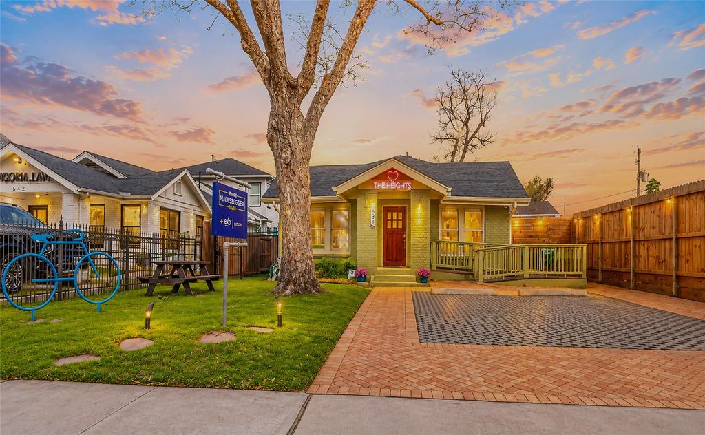 638 Heights Boulevard, Houston, TX 77007