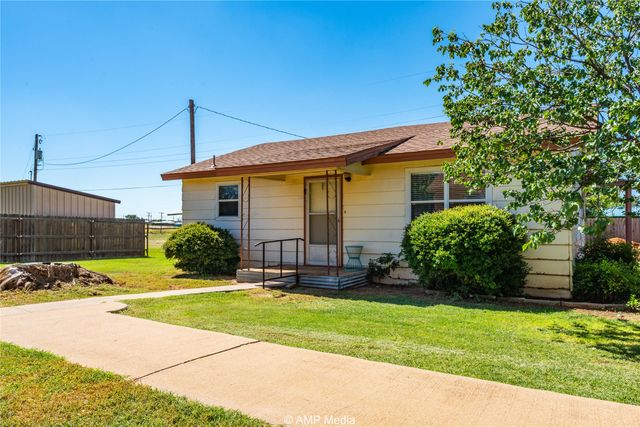 902 E Burnside Street, Rotan, TX 79546