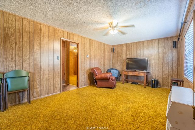 902 E Burnside Street, Rotan, TX 79546