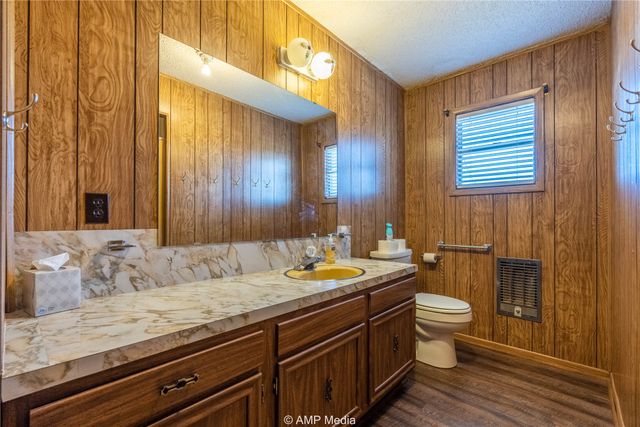 902 E Burnside Street, Rotan, TX 79546