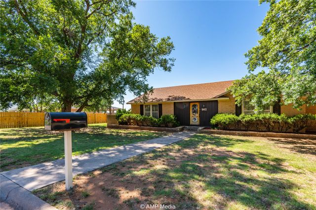 902 E Burnside Street, Rotan, TX 79546