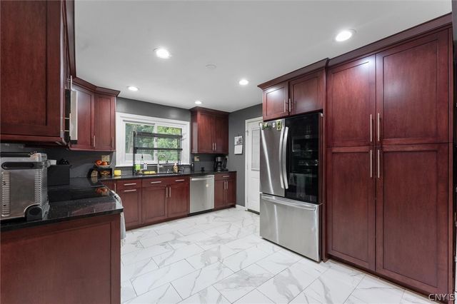 106 Oakley Drive, Cicero, NY 13212
