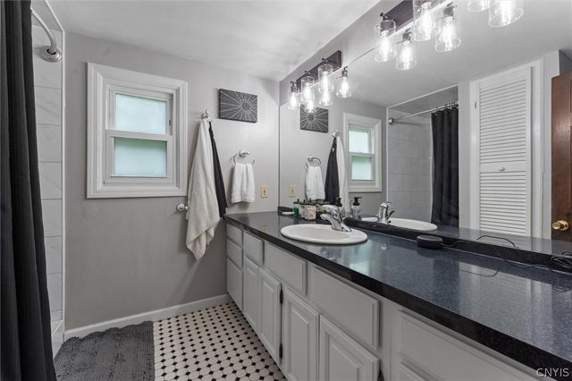 106 Oakley Drive, Cicero, NY 13212