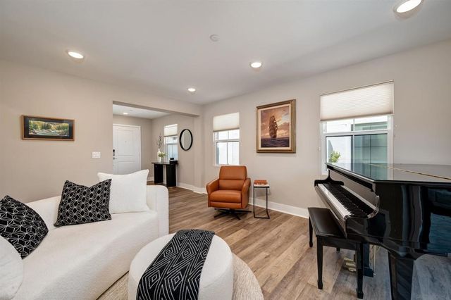 857 Home Ave, Carlsbad, CA 92008