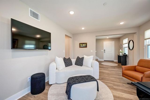 857 Home Ave, Carlsbad, CA 92008