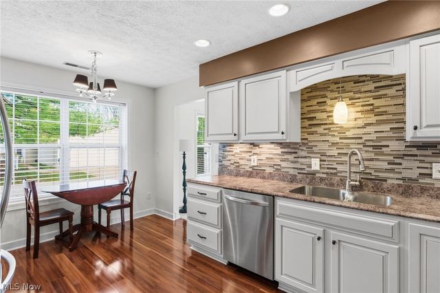 889 Lynnhaven Lane, Akron, OH 44313
