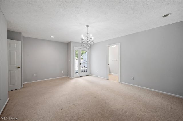 889 Lynnhaven Lane, Akron, OH 44313