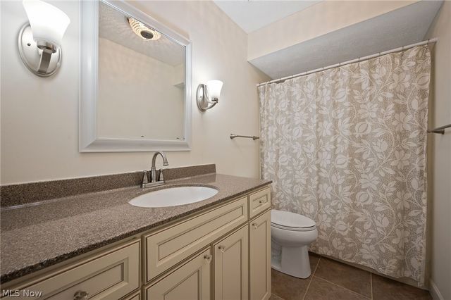889 Lynnhaven Lane, Akron, OH 44313