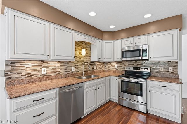 889 Lynnhaven Lane, Akron, OH 44313
