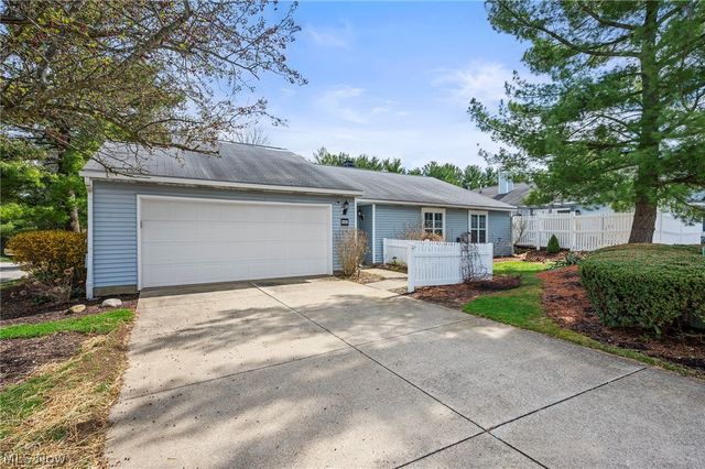 889 Lynnhaven Lane, Akron, OH 44313