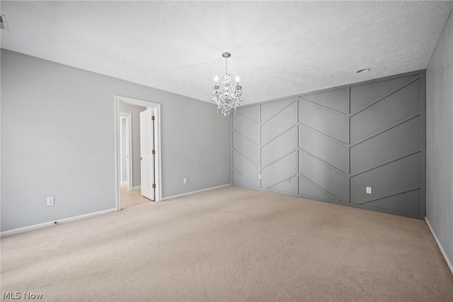 889 Lynnhaven Lane, Akron, OH 44313