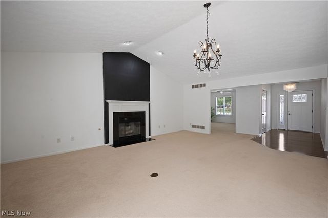 889 Lynnhaven Lane, Akron, OH 44313