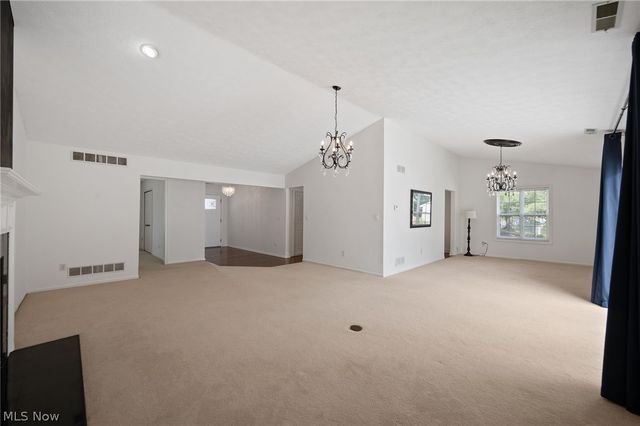 889 Lynnhaven Lane, Akron, OH 44313