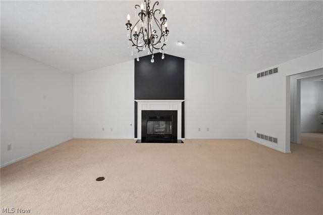 889 Lynnhaven Lane, Akron, OH 44313