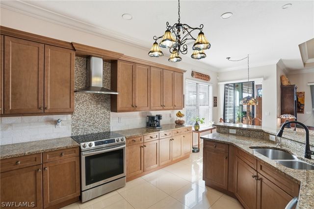 13843 Luna DR, Naples, FL 34109