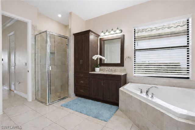 13843 Luna DR, Naples, FL 34109