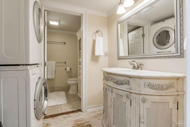 8520 Gulf Blvd 5, Navarre Beach, FL 32566