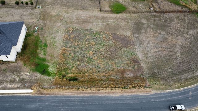 715 Abbott, St Hedwig, TX 78152