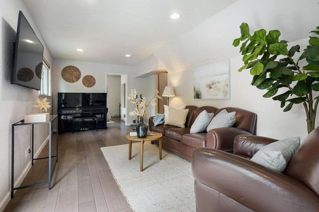 1125 Rainier Avenue, Pacifica, CA 94044