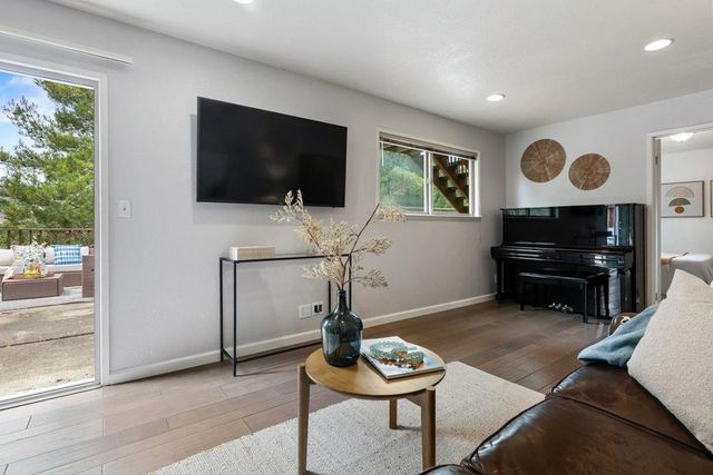 1125 Rainier Avenue, Pacifica, CA 94044